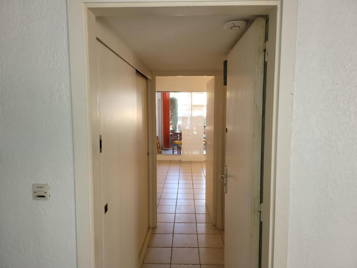 Studio Avec Loggia Entre Port, Plage Et Piscine Ле-Гро-дю-Руа Екстер'єр фото